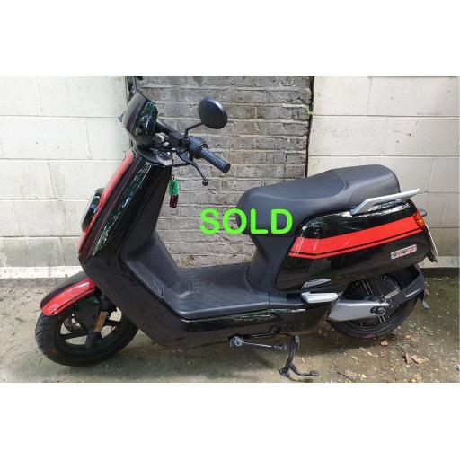 Niu NGT Electric Moped Black Red Ex-demo