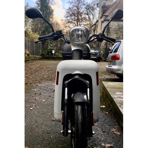 Askoll ES2 Electric Moped White PreOwned Front 1019