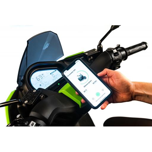 Silence S01 Electric Motorcycle Green App.jpg