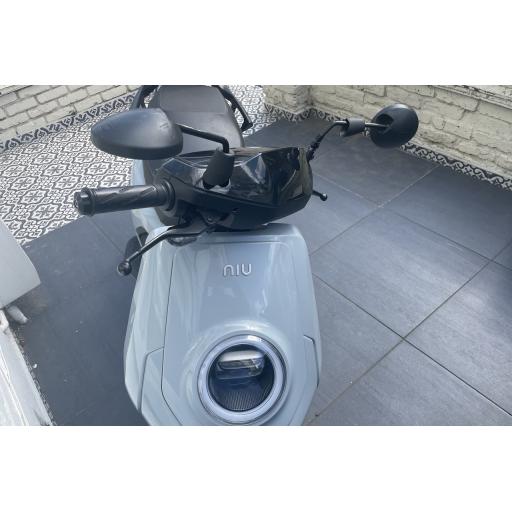 MQiGT Grey Electric Scooter 2.jpg