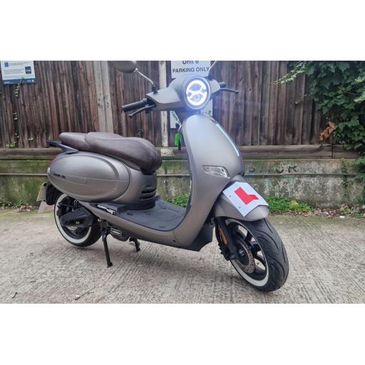 Lexmoto LX06 Silve Grey Electric Moped Front Left.jpg