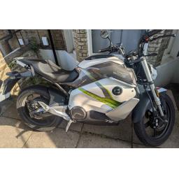 Vmoto TS Street Hunter Electric Motorcycle White (2).jpg