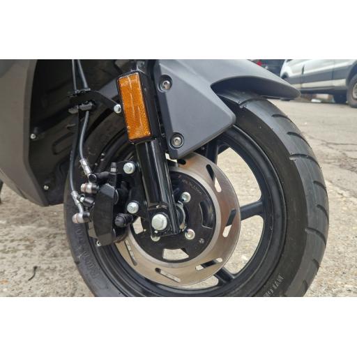 MGB E4 Electric Moped Grey - Front Wheel.jpg